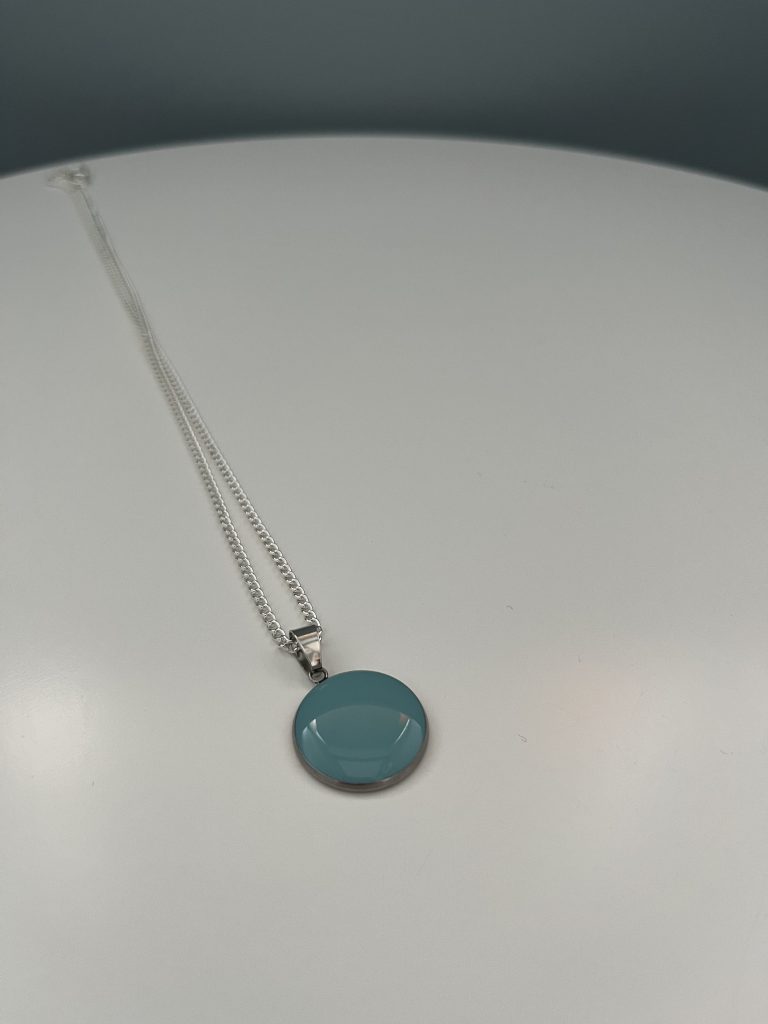 Silver resin necklace with green pendant